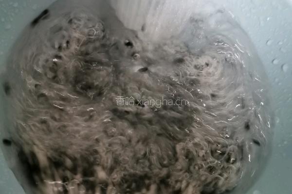 红薯黑米粥的做法图解3