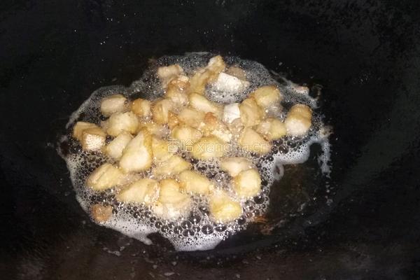 平菇炖膀肉的做法图解3