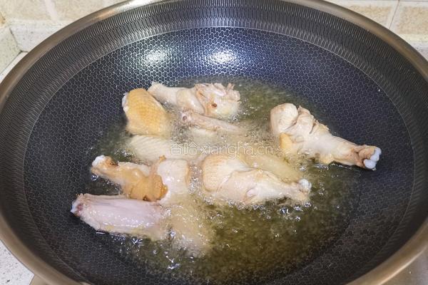 木耳焖鸡翅的做法图解5