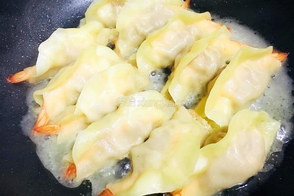 虾仁锅贴的做法图解7