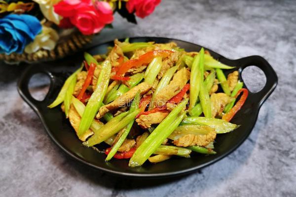 鸡胸肉炒芹菜