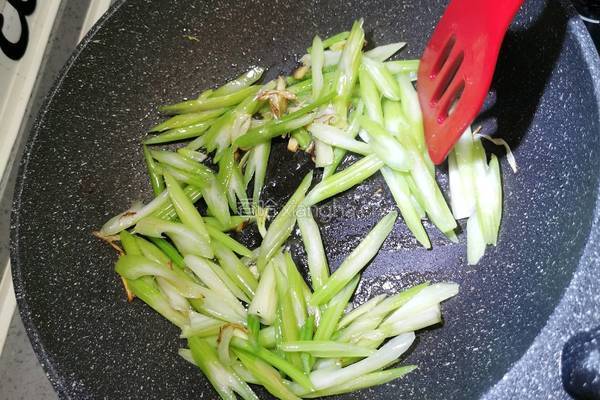 鸡胸肉炒芹菜的做法图解6