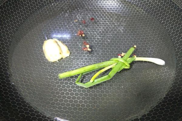 正宗糖醋排骨的做法图解1