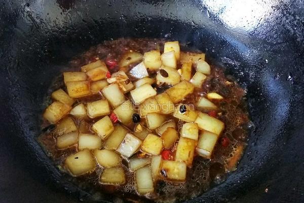 豆瓣酱炒凉粉的做法图解4