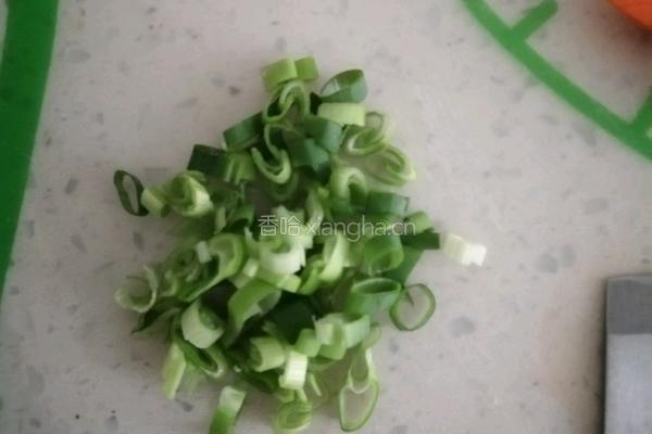 油蘑溜白菜的做法图解2