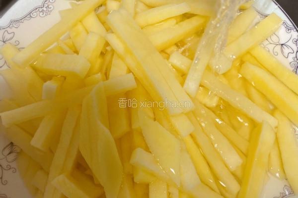 炸薯条的做法图解3