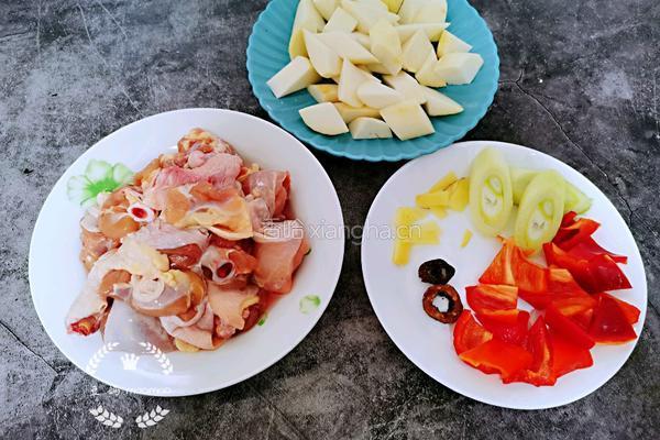鸡块烧芋头的做法图解1