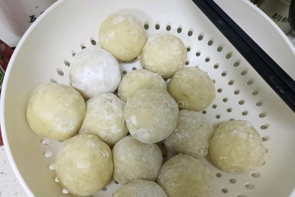 炸土豆球的做法图解2