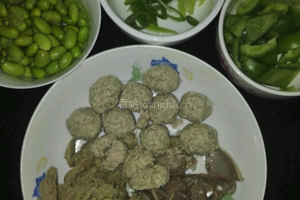 肉圆烩什鸡的做法图解2