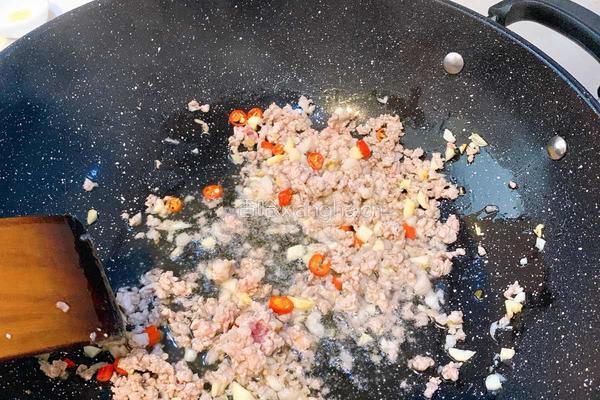 酸芥菜炒肉末的做法图解5