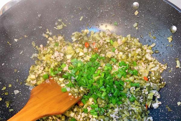 酸芥菜炒肉末的做法图解7