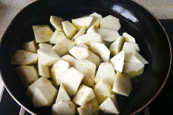 土豆胡萝卜烧茄子的做法图解4