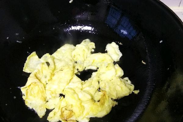 青椒火腿炒鸡蛋的做法图解4
