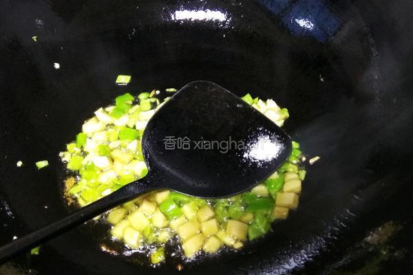 青椒火腿炒鸡蛋的做法图解7