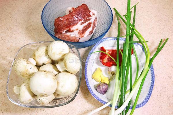 肉丸烧口蘑的做法图解1