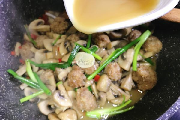 肉丸烧口蘑的做法图解18