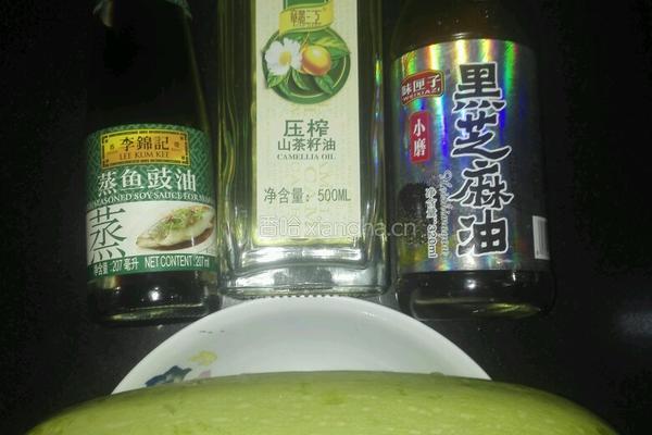 麻酱西葫芦丝的做法图解1