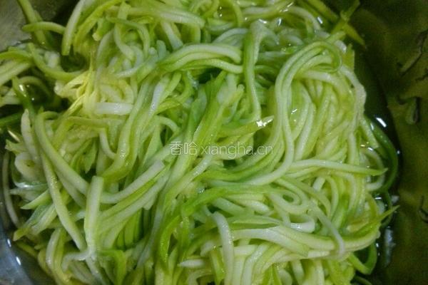 麻酱西葫芦丝的做法图解4