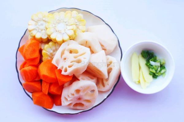 莲藕排骨汤的做法图解2