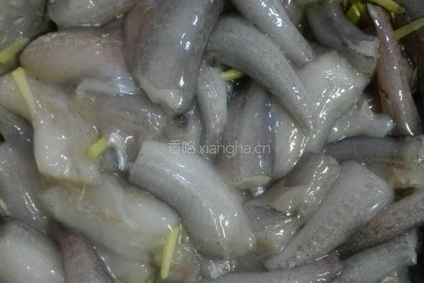 酥炸九肚鱼（又称龙头烤和豆腐鱼）的做法图解3