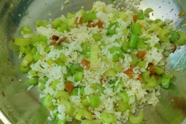 芹菜鸡蛋炒米饭的做法图解4
