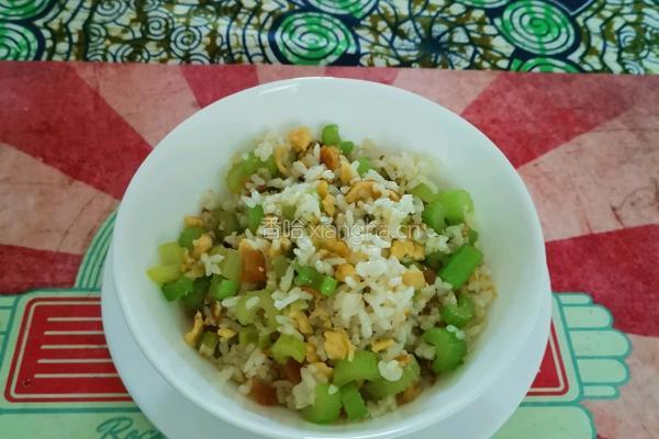 芹菜鸡蛋炒米饭的做法图解6
