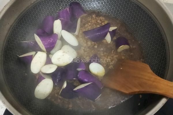 茄子肉糜焖面的做法图解6