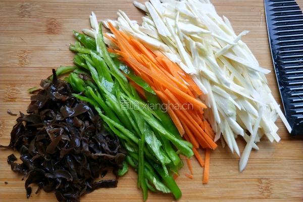 鱼香茭白肉丝的做法图解3