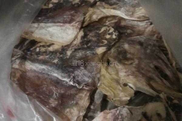 鸡蛋墨鱼肉饼汤的做法图解2