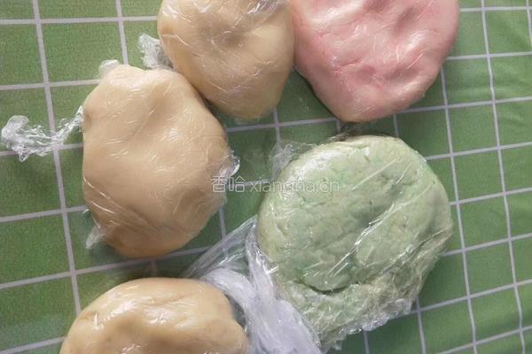 马卡龙蛋黄酥的做法图解1