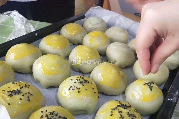 马卡龙蛋黄酥的做法图解5