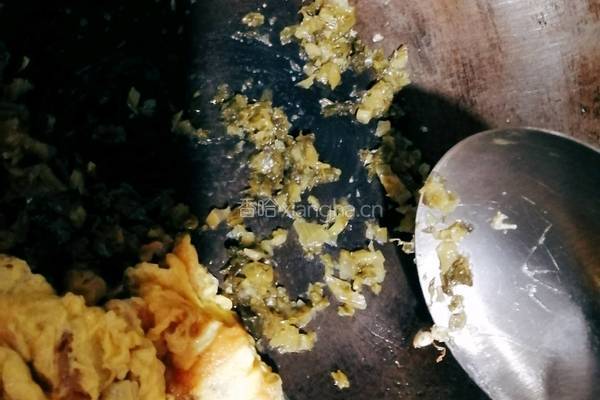 酸菜鸡蛋炒饭的做法图解4