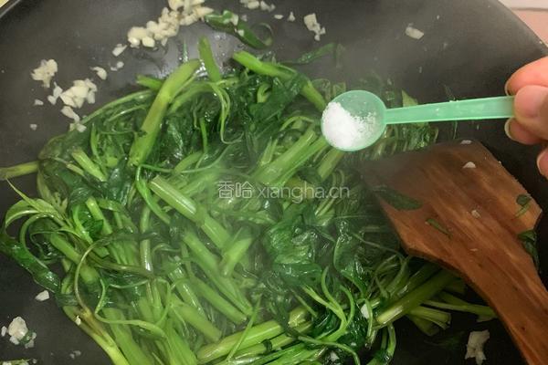 蒜香爽辣空心菜的做法图解3