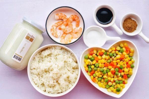 椰香虾仁炒饭的做法图解1