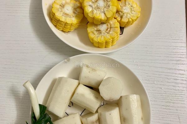 玉米山药炖老鸡的做法图解2