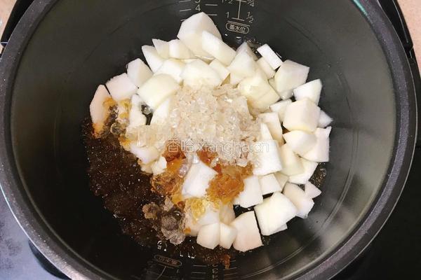 桃胶炖雪梨的做法图解5