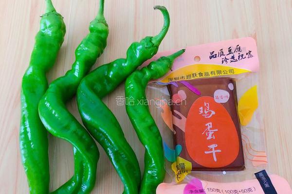 辣椒鸡蛋干的做法图解1