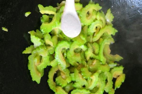 苦瓜炒肉片的做法图解11