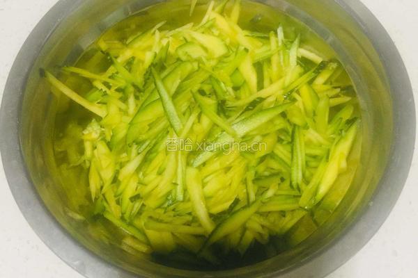 香煎南瓜丝饼的做法图解1