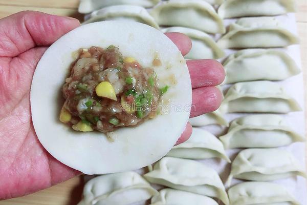 扇贝鲜肉玉米饺的做法图解11