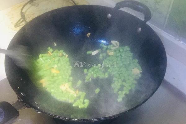豇豆末鸡蛋木耳炒火腿肠的做法图解5