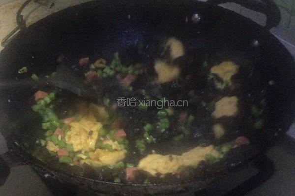 豇豆末鸡蛋木耳炒火腿肠的做法图解7