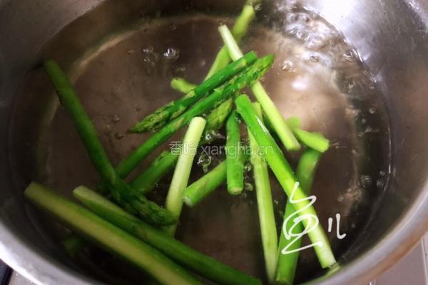 牛肉虾仁芦笋意面的做法图解6