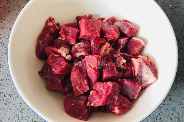红烧牛肉这样做，好吃到停不下来！的做法图解1
