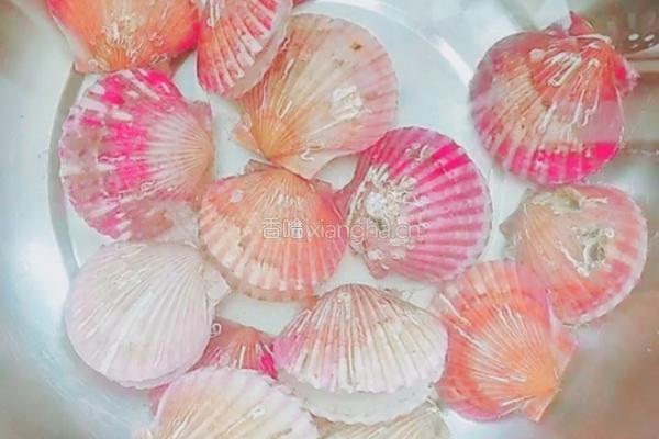 蒜蓉粉丝蒸扇贝的做法图解1