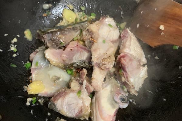鱼头嫩豆腐汤的做法图解5