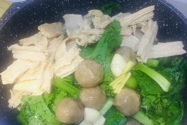 春菜肉丸腐竹煲的做法图解5