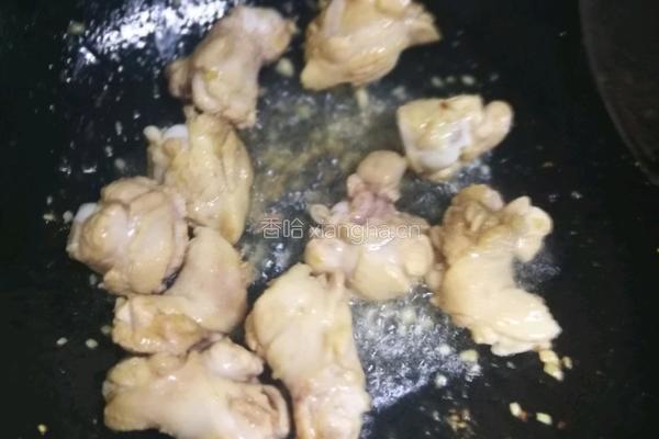 香菇土豆炖鸡翅根(快手菜)的做法图解1