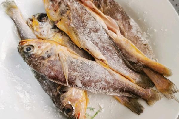 小黄鱼烧豆腐的做法图解3