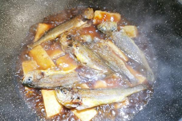 小黄鱼烧豆腐的做法图解15